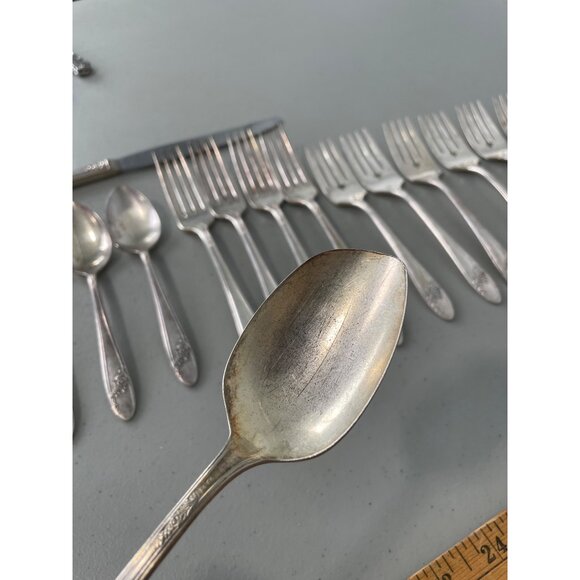 1946 Tudor Plate Oneida Queen Bess II Silverware 16 Piece Set Floral Vintage - Picture 6 of 10